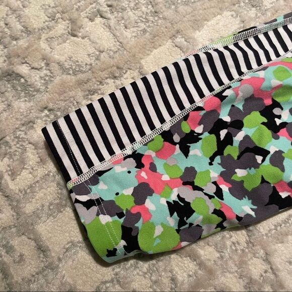 🏷️ 5 for $25 - SPANX Capri Leggings in Petal Power Thin Stripe - Picture 9 of 12